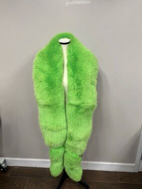 SAGA Furs Green Scarf NWT